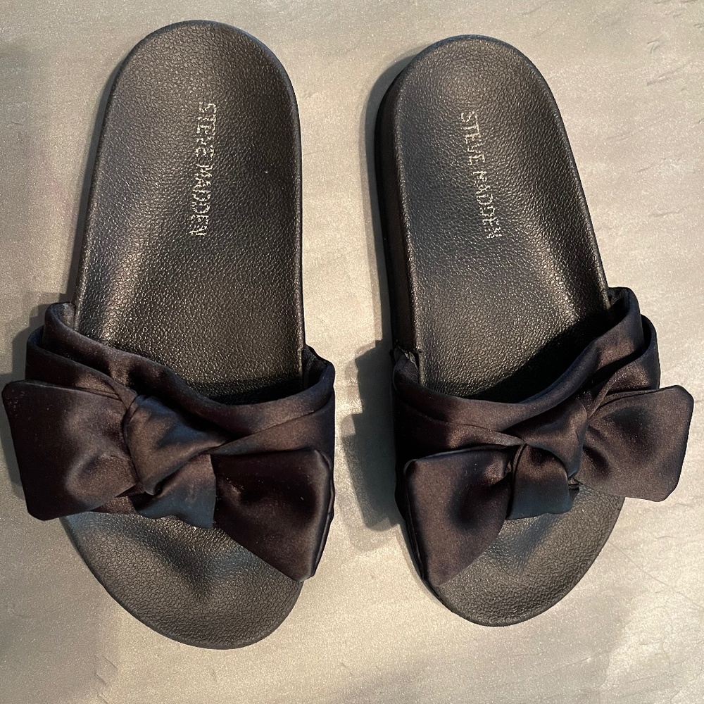 Girl Steve Madden slides